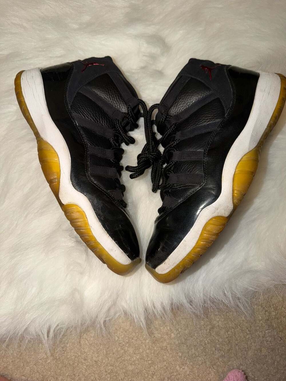 Air Jordan 11 Retro 72-10 Black Gym Red